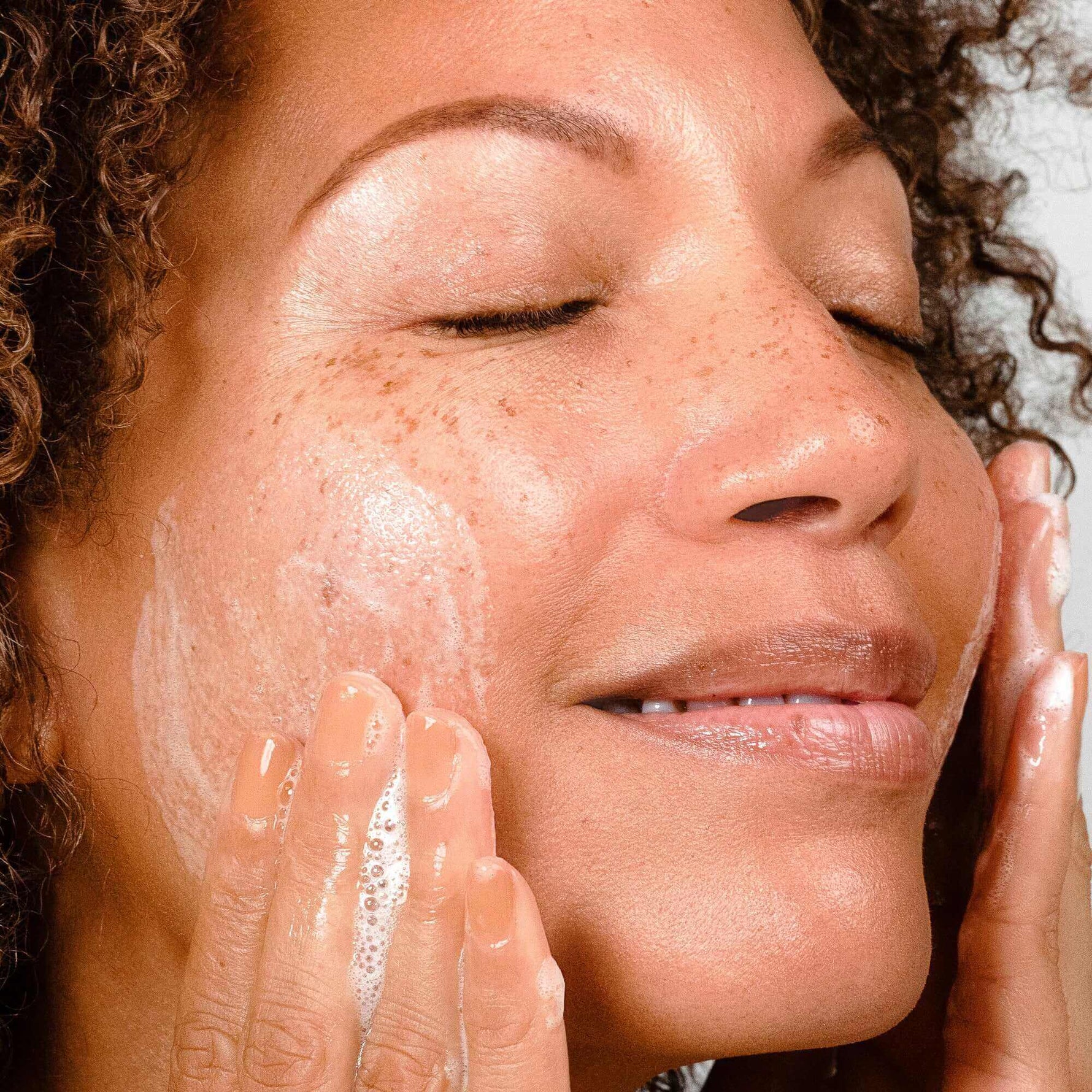 Sea Fresh Purifying Gel Foam Cleanser - PÜR Beauty